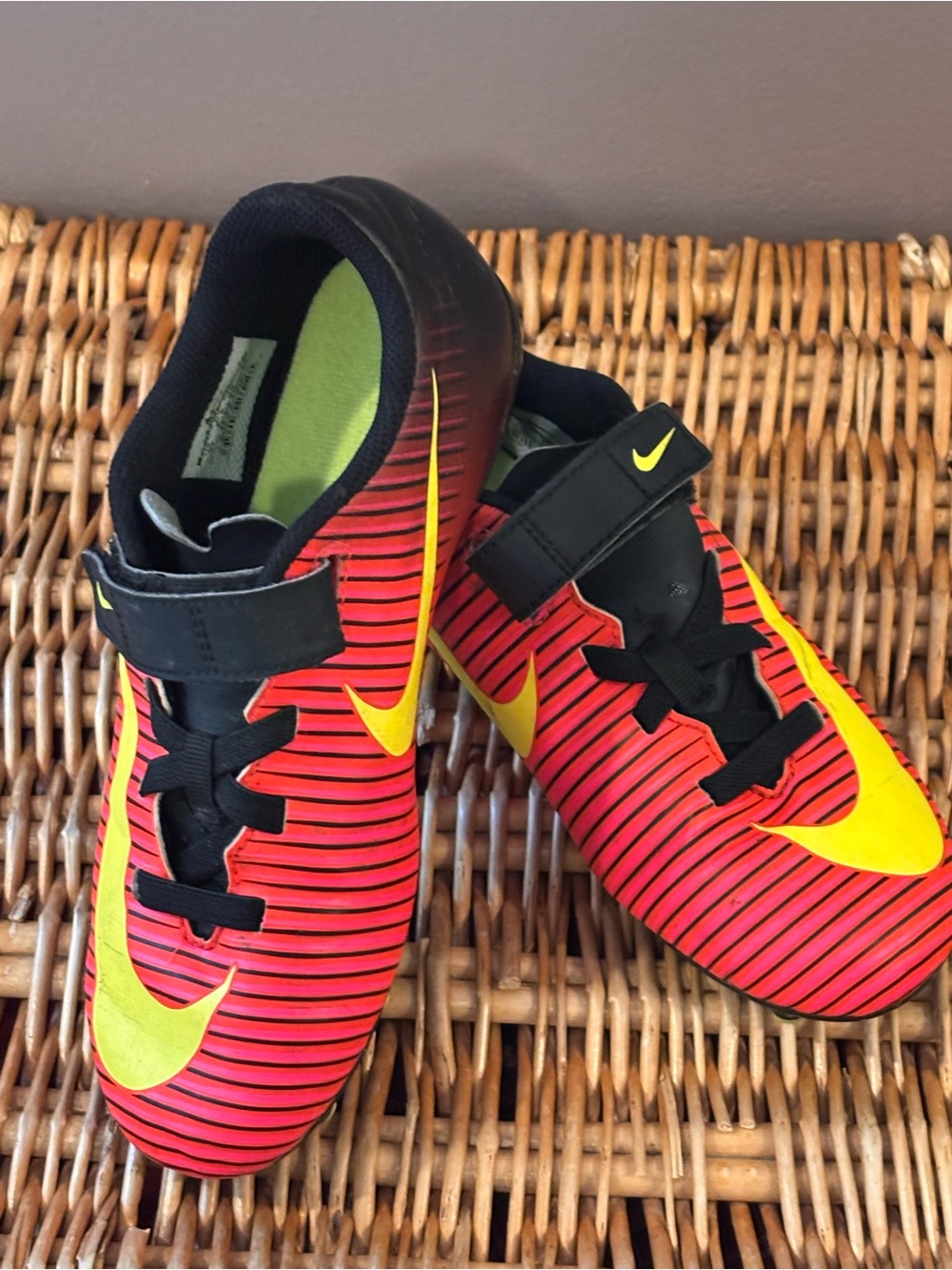 Nike Kids Soccer Cleats size Y3